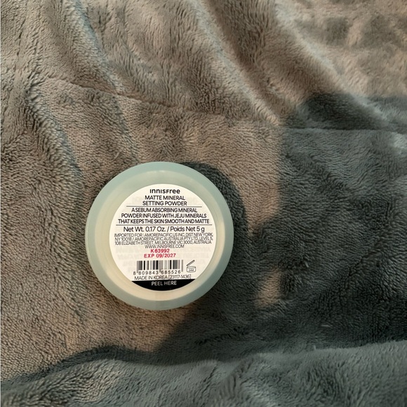 Innisfree Matte Mineral Setting Powder - Picture 2 of 2